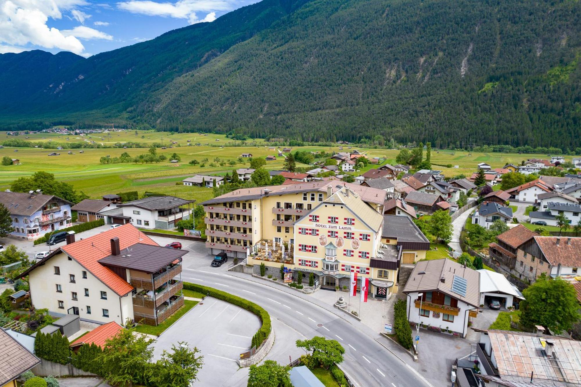 Hotel Zum Lamm Тарренц Экстерьер фото