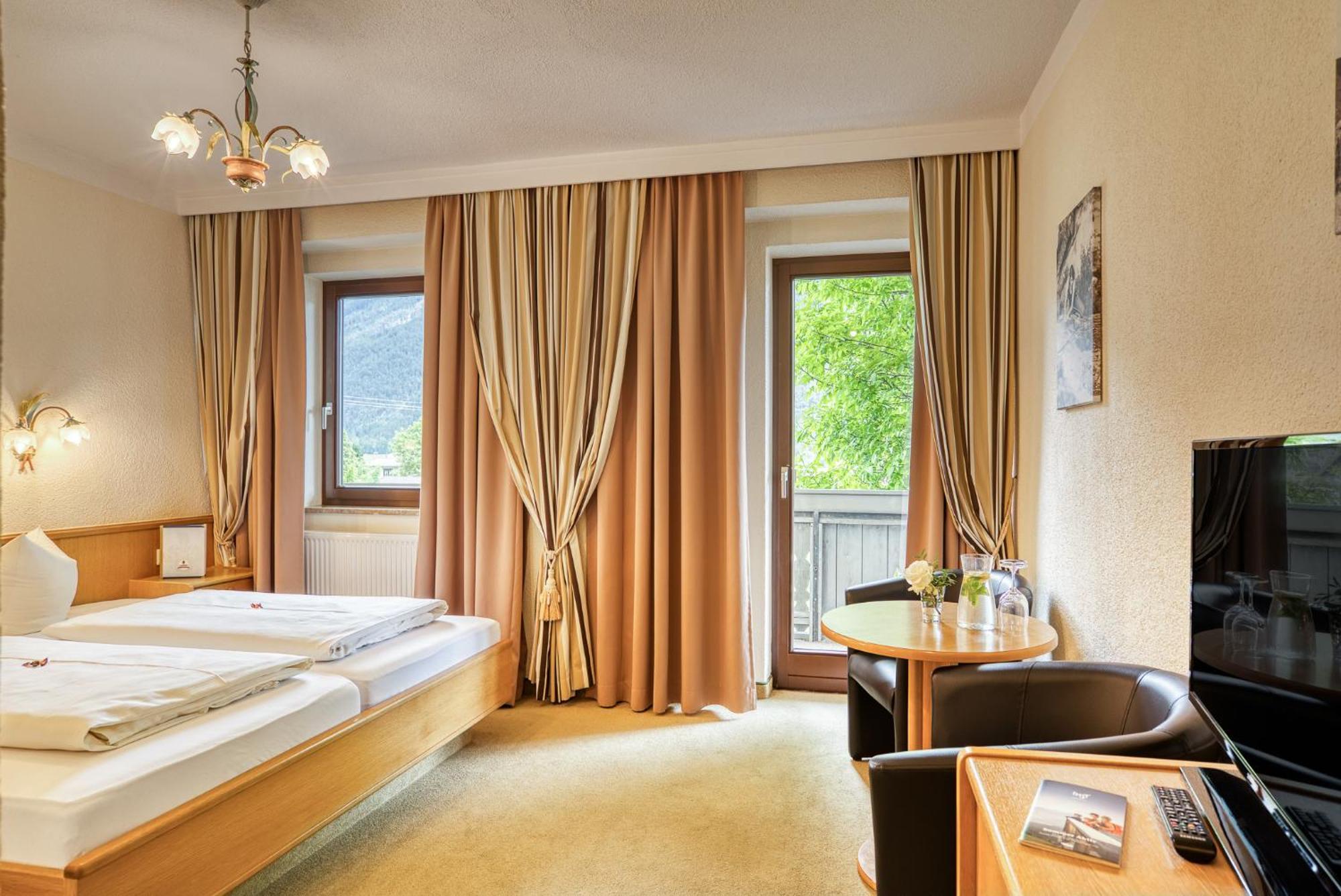 Hotel Zum Lamm Тарренц Экстерьер фото
